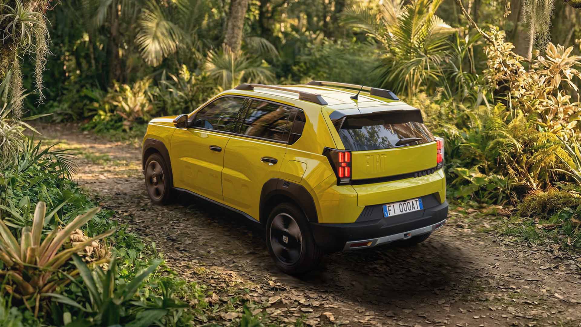 Žuta Fiat Grande Panda iz zadnjeg ugla, sa prepoznatljivim zadnjim svjetlima